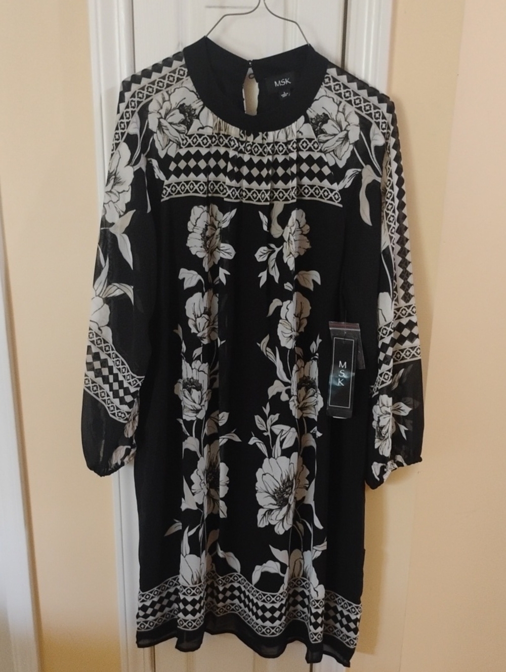 MSK Black & White Floral Patterned Long Sleeve Dress